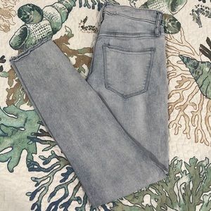 Universal Thread Size 2/26R No hem faded blue jeans
